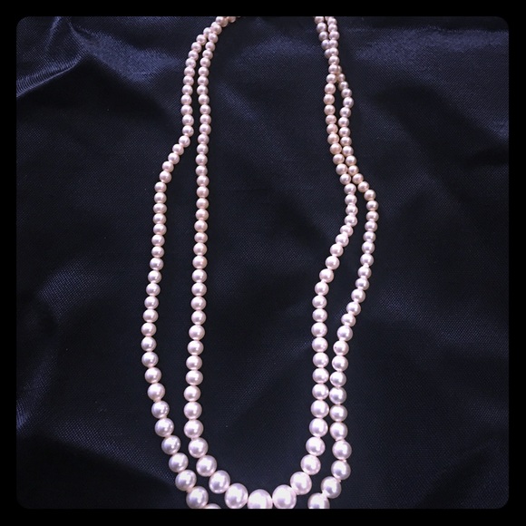 Beautiful Pearl Necklace - Picture 1 of 3